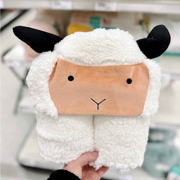 NWT Pillowfort Sheep Hooded Blanket - Picture 3 of 3